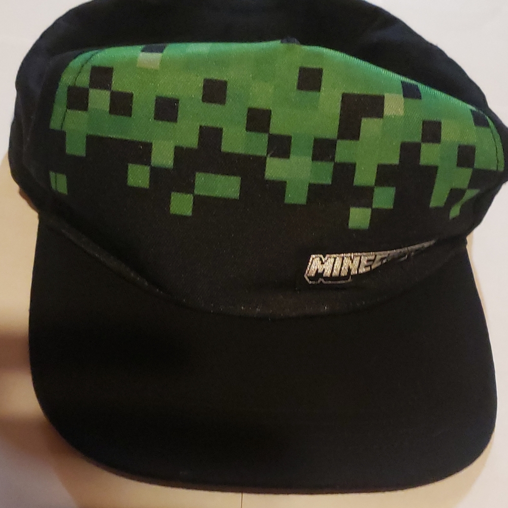 Black and green Minecraft hat size OSFA